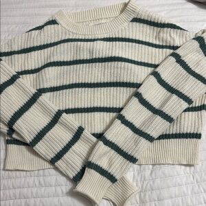 Aeropostale White and Green Knit Sweater